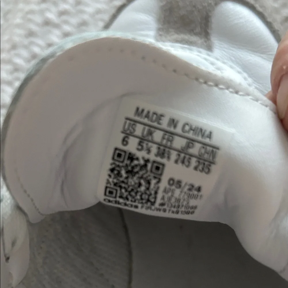 Adidas Classic Samba Sneakers - Picture 3 of 11